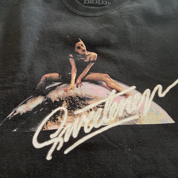 Ariana Grande Swettener Tour Crew Neck - Picture 4 of 4